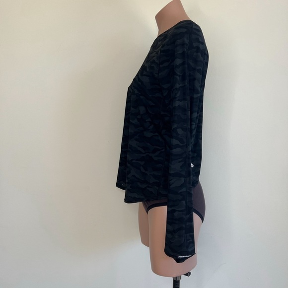Lululemon Train to Be Long Sleeve in Black Camo - Picture 5 of 9